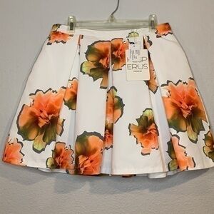 NWT Hesperus floral pleated full mini skirt back hidden zipper lined pockets! M
